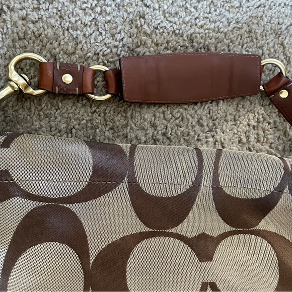 USED Authentic Coach Carly Signature HandBag
Purse Satchel - Picture 15 of 15